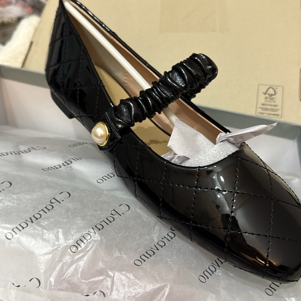 NIB Women’s C. Paravano $128 MSRP Black Patent Quilted Ballet Flats Size 7.5 - Picture 6 of 13